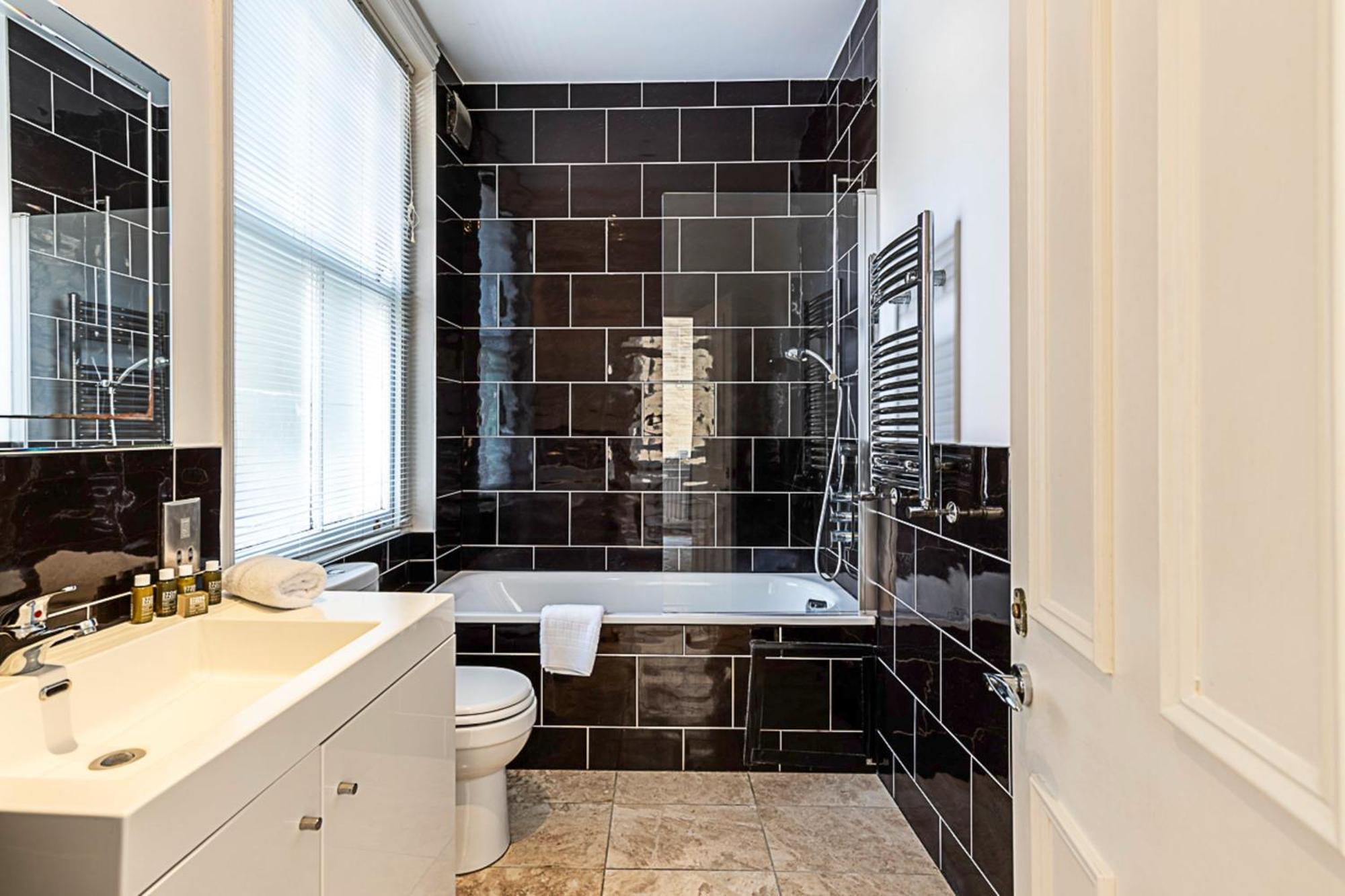 Apartament Kensington Tranquility Elegant Two-bed Retreat