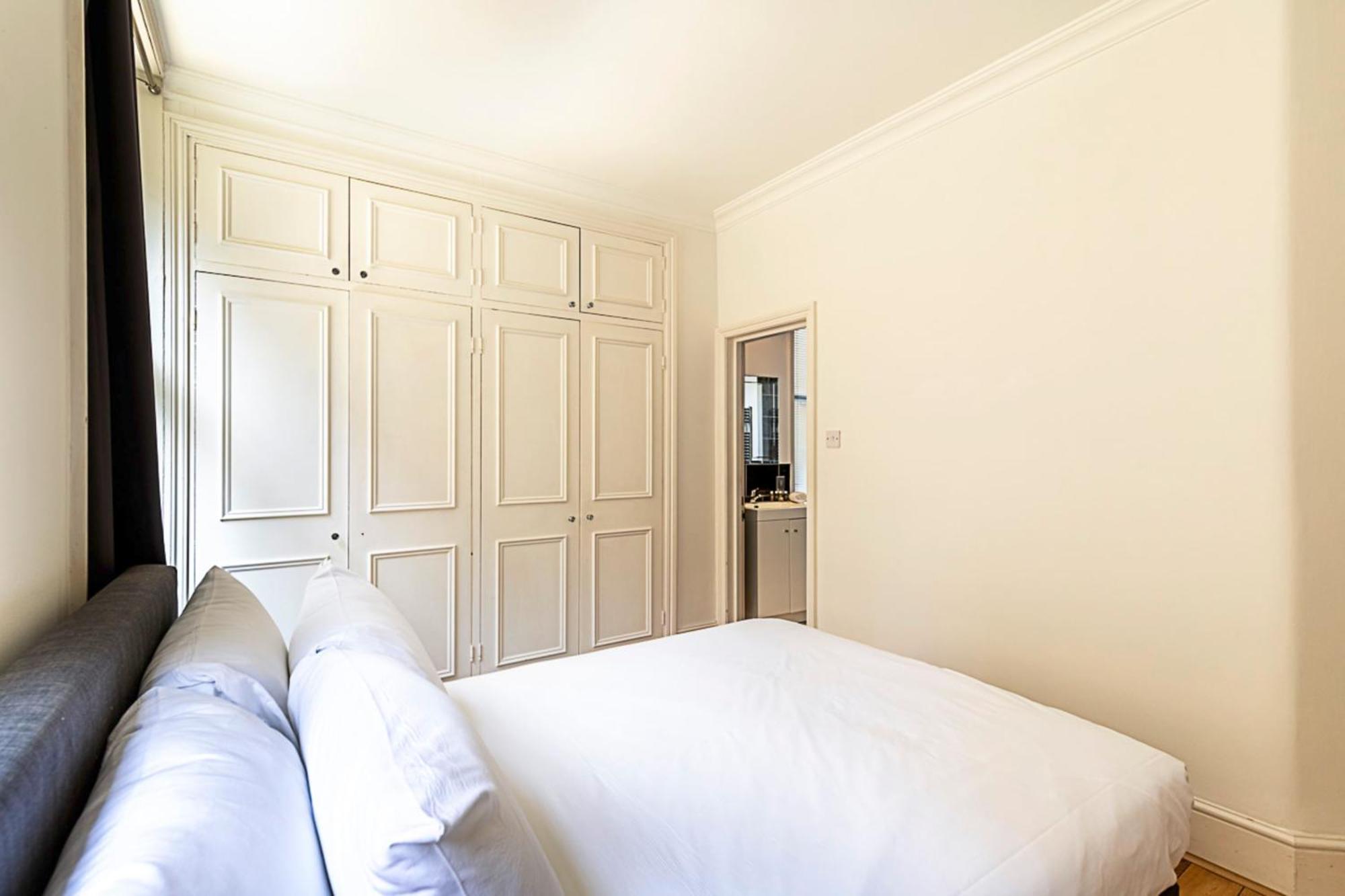 Kensington Tranquility Elegant Two-bed Retreat Apartament *