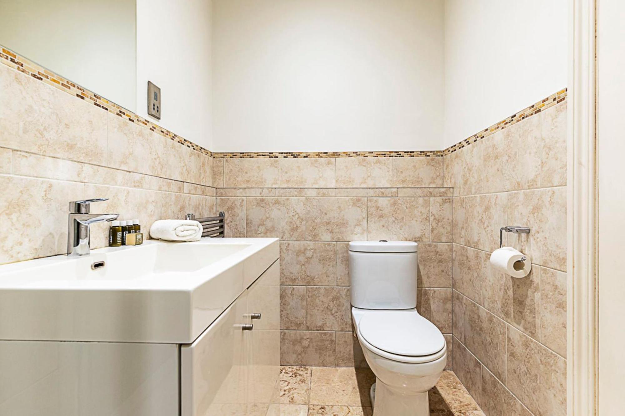 Kensington Tranquility Elegant Two-bed Retreat Apartament