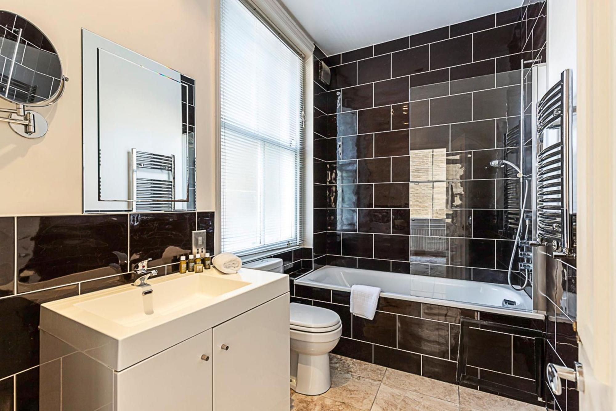 Kensington Tranquility Elegant Two-bed Retreat * Londra