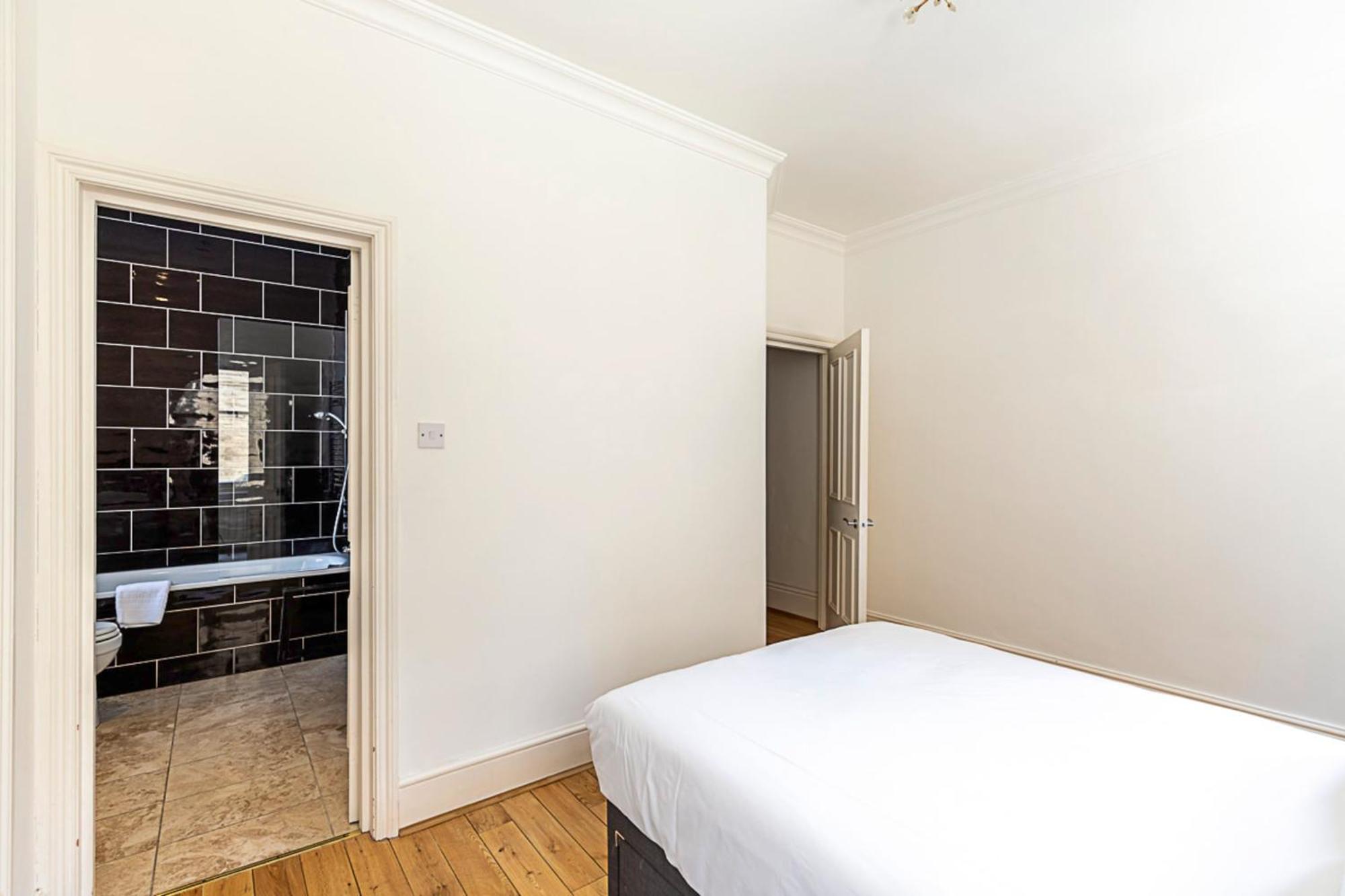 Apartament Kensington Tranquility Elegant Two-bed Retreat