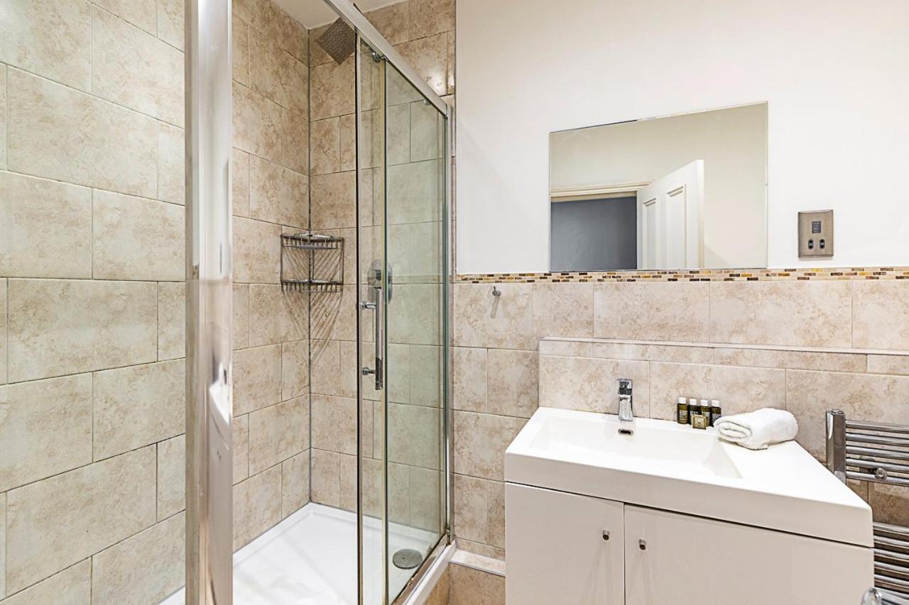 Kensington Tranquility Elegant Two-bed Retreat Apartament